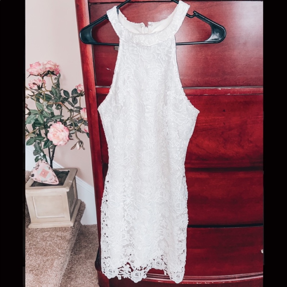 lulus lace white dress! fits 4-6 size!